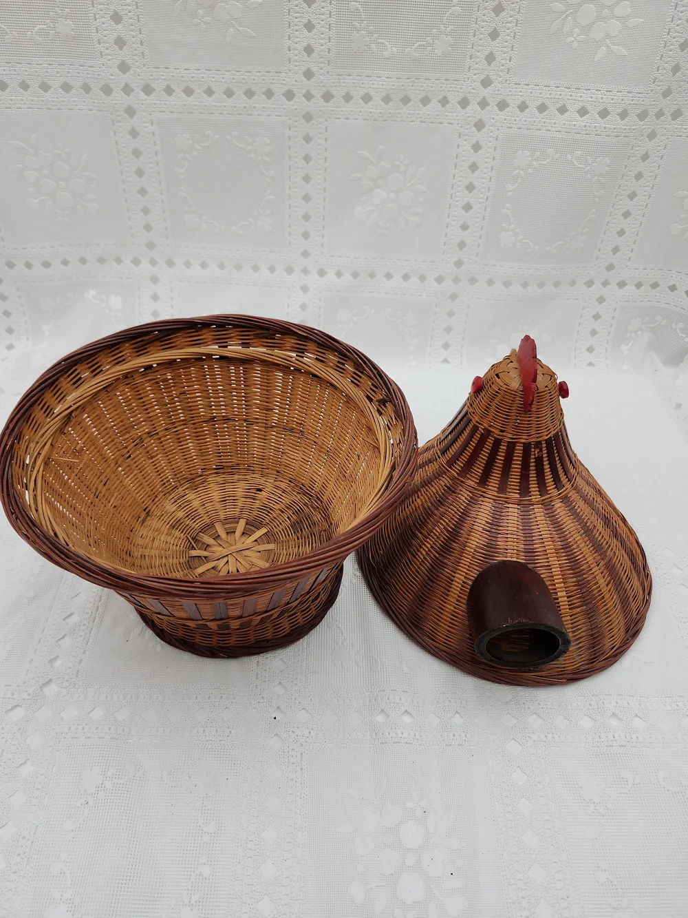 Woven Rattan Chicken Basket with Lid - Rustic Decorative Storage Farmhouse Decor